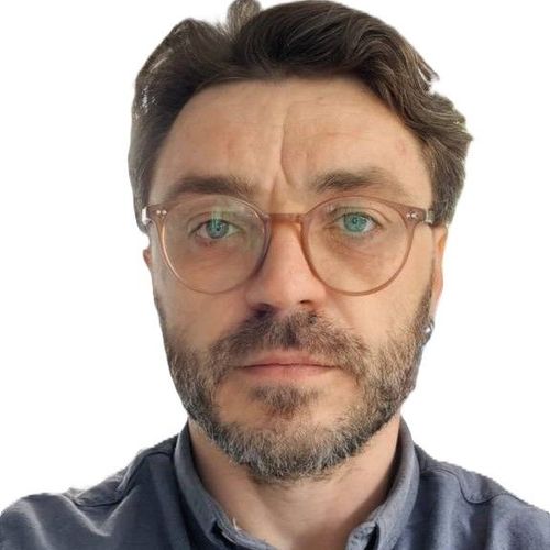 Мастер-реставратор компании "Окна Глобус" Павел